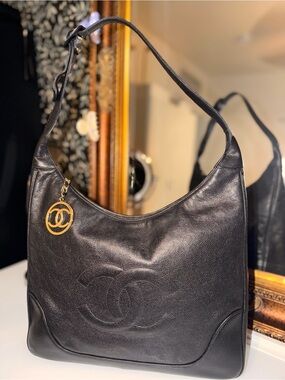 CHANEL Vintage Caviar Leather Hobo Shoulder Bag & Wallet Set CC Charm Medallion